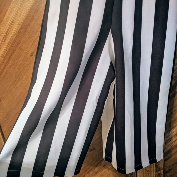 NWT Women's cropped gaucho romper - Picture 2 of 5